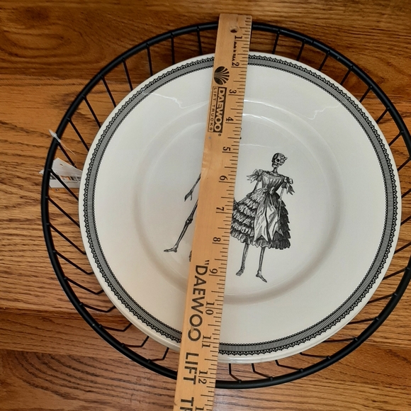 Victorian 11" Skeleton Couple plates set of 6 plates & 1 metal basket Halloween - Picture 12 of 16